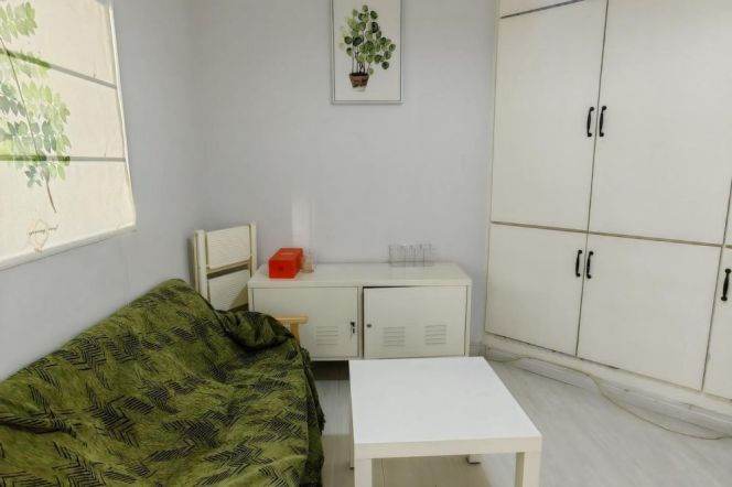 Unique 1 br with nice view  2 mins walking to L10/11 JiaoTong University st.