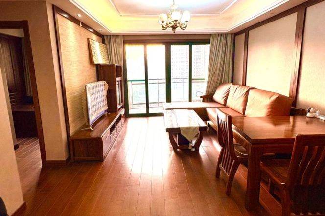 Morden 2brs with balcony in Lujiazui 