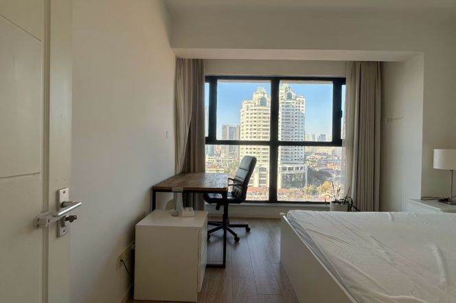 Floor to ceiling windows 2+1br with Heating/Balcony near Line 1/10/12 South Shanxi Road St.