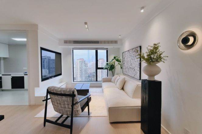 Well Renovated 3BR 2BA High-Rise Next to Lancun Rd Station