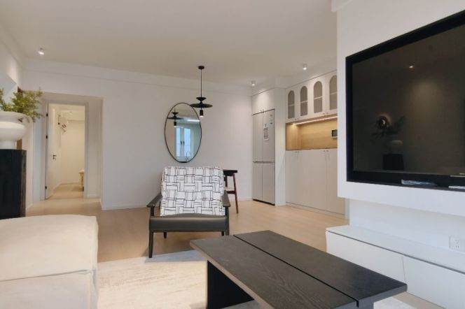 Well Renovated 3BR 2BA High-Rise Next to Lancun Rd Station