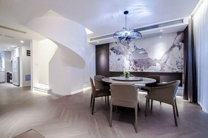 4 Brs, 3 Baths, 250 sqm with Private Yard @ Yaohong rd station L15