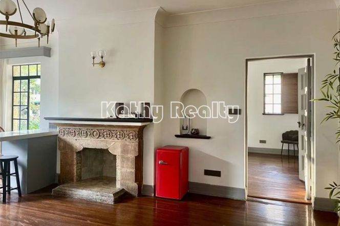 Historic building 100sqm Parking Jing’an Temple 15k