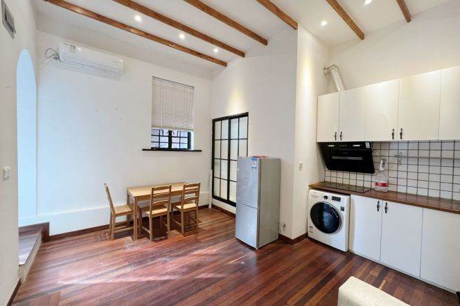 Comfy Apt. Julu Rd. Historic Building Good Layout 