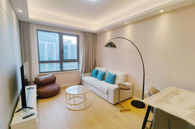 Stylish 1 br with river view near NYU shanghai ,easy to L 6/8/11 Oriental sports center.