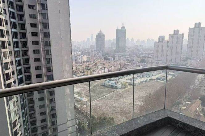 4 Brs, 2 Baths, 300 sqm with Open Balcony, Floor Heating @ Changshu rd station L7