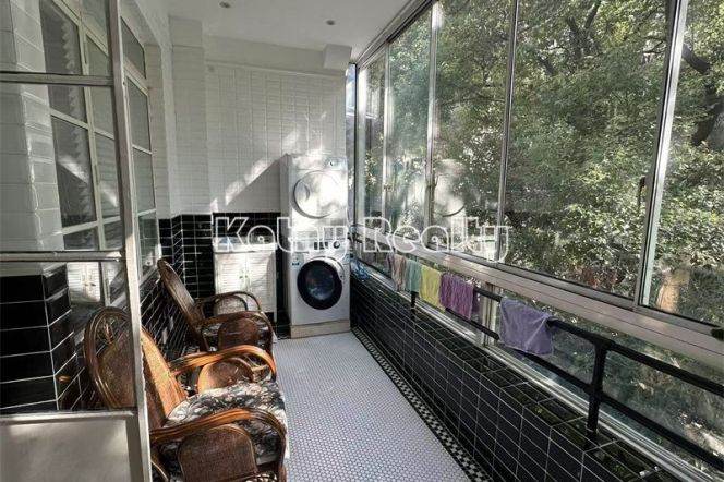 Historic 120sqm duplex 1BR APT Balcony Changle Rd 17k