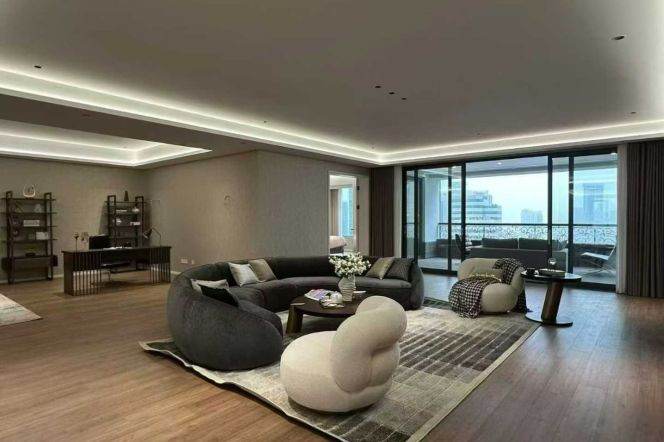 4+1BR 4BTH w/ Balcony nr NanJing West RD M2/12/13