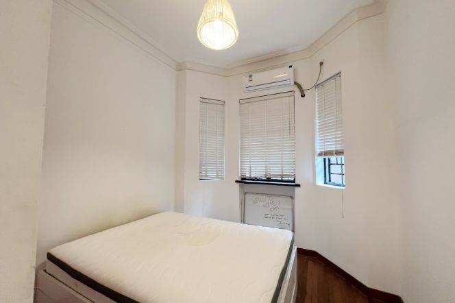 Comfy Apt. Julu Rd. Historic Building Good Layout 