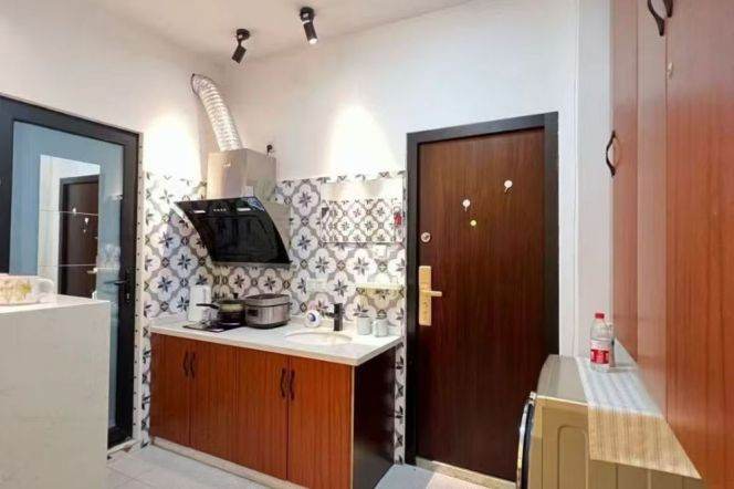 Elevator 1br@east  Nanjing rd sta 5.6k