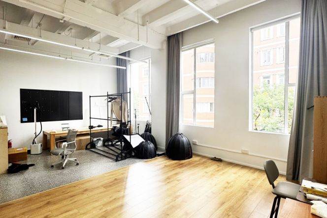 High Ceiling office near JiaoTong Uni