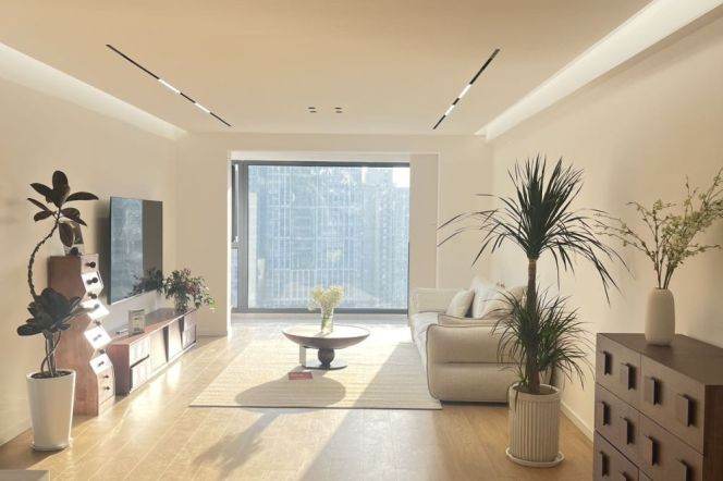 Spacious and bright 3Br/2bt@Changshou rd 160sqm with ceiling to floor windows