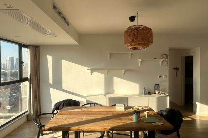 Floor to ceiling windows 2+1br with Heating/Balcony near Line 1/10/12 South Shanxi Road St.