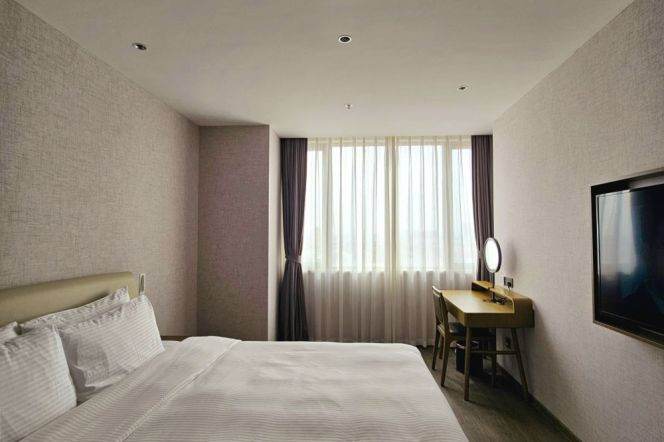 1br Service apt in Xuhui District Near Luoxiu Rd(Line 15)