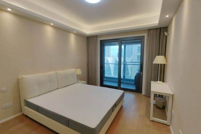 Stylish 1 br with river view near NYU shanghai ,easy to L 6/8/11 Oriental sports center.