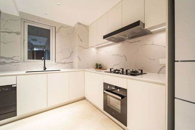 Morden 2brs with balcony and floor heating belong to Lujiazui 