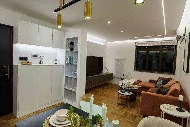 2 Brs, 1 Living room with Open Balcony, 100 sqm @ Dapuqiao station L9