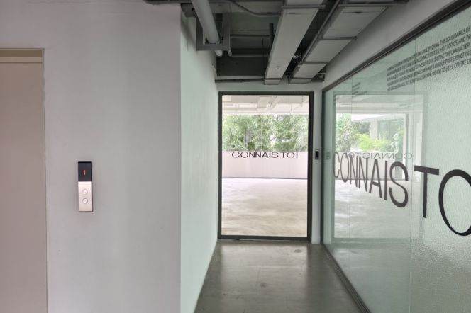 Bright office w/ Balcony nr Jing'An Temple