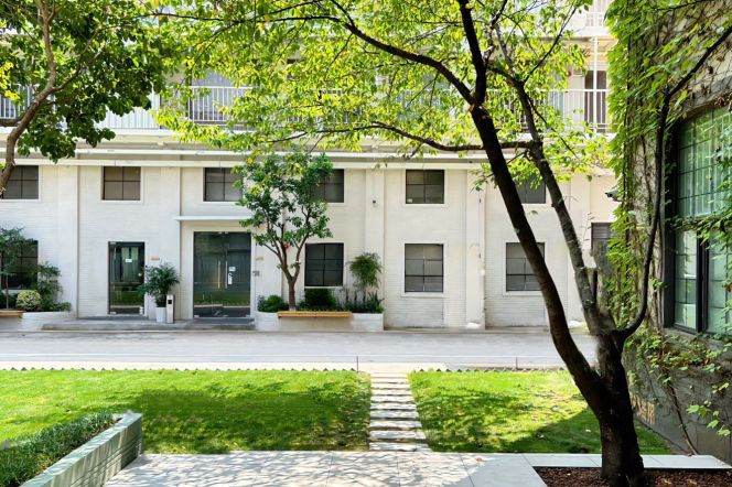 Creative Park office w/ High Ceilling near Shanghai Swimming Center M11