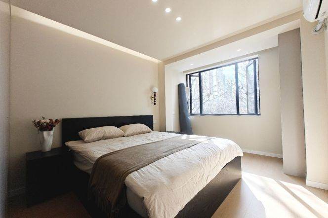 Jing'an Newly Renovated 1Br/2Lr/1Bt Close to L7 Changping Rd Station 