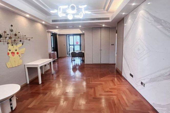 3 Brs, 2 Baths with Balcony, 160 sqm, New compound @ Linping rd Station L4