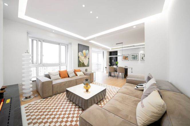 4 Brs, 3 Baths with Big terrace, 270 sqm @ Xiaonanmen Station L9