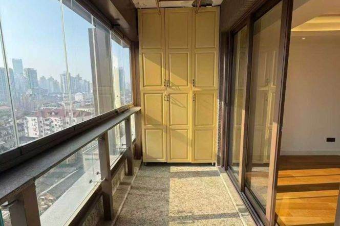 Morden 3brs with floor heatingb balcony in Jing an temple area 