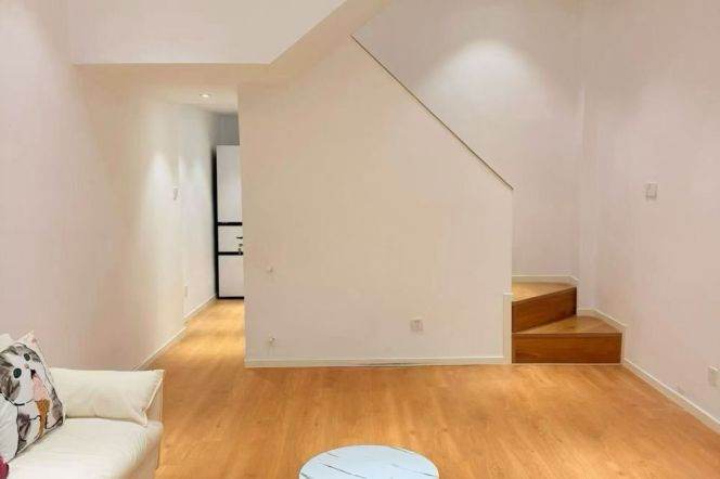 Independent Apt 5 Brs, 3 Baths with Terrace, 200 sqm @ South Shaaxi metro L10