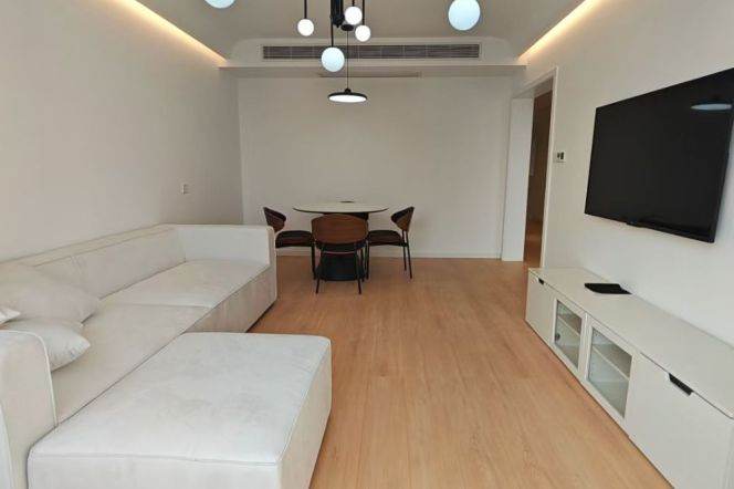 2 Brs, Brand-new Dec, 120 sqm, Floor Heating/ Oven @ Changping metro L7