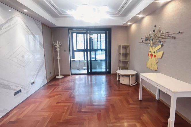 3 Brs, 2 Baths with Balcony, 160 sqm, New compound @ Linping rd Station L4