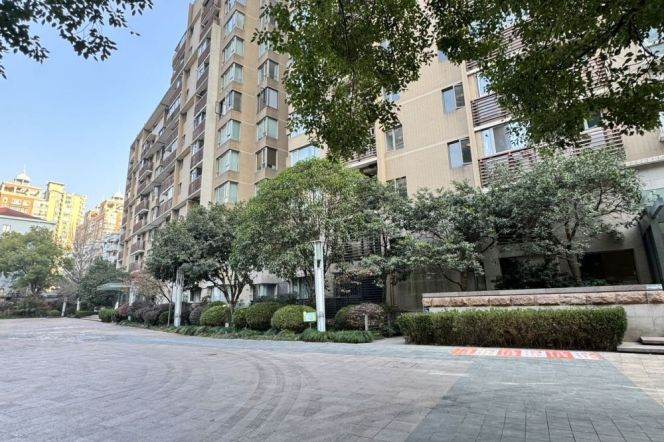 High-end compound /club /Xujiahui 3br-2bathr 150Sqm