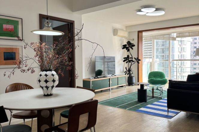 High-end compound /Xujiahui Metro / 2Br + Big balcony