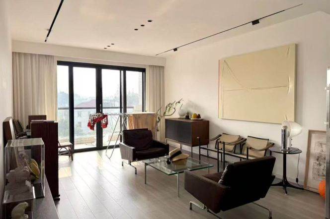 Morden 3brs with balcony and floor heating in central Xuhui