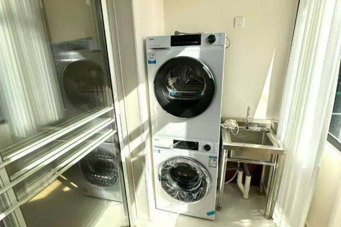 jiangsu rd new decoration 2BR/2baths@L2/11