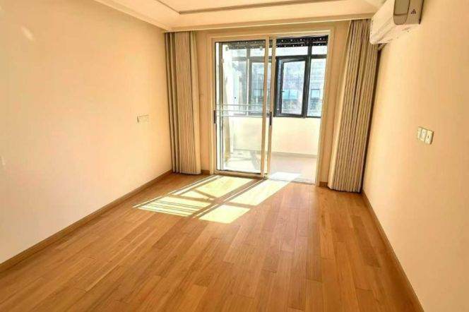 jiangsu rd new decoration 2BR/2baths@L2/11