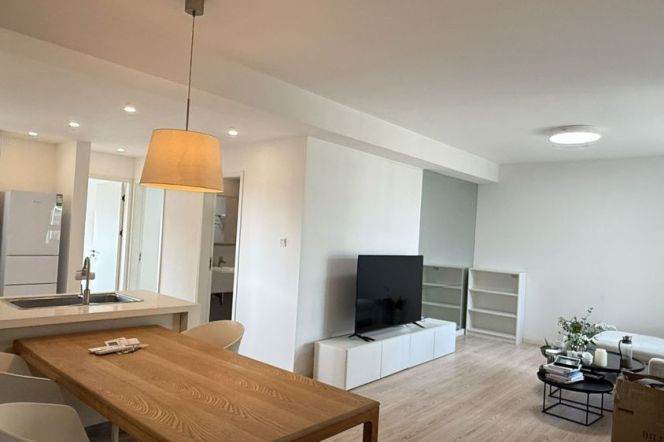 Morden 2brs with floor heating and balcony in beside famous IAPM shopping