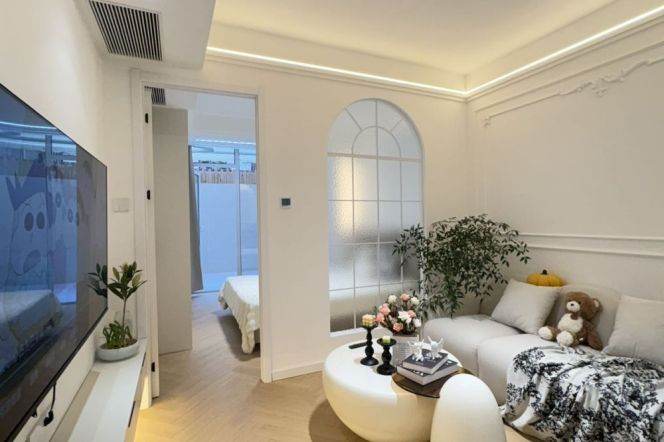 Newly Renovated 1Br/2Lr/1Bt+Lovely Yard Close to L3/4/10 Hongqiao Rd Station 