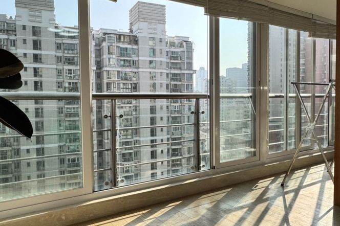 High-end compound /Xujiahui Metro / 2Br + Big balcony