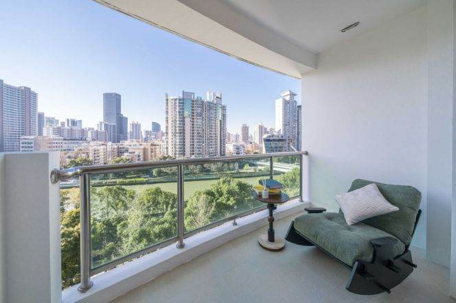 One Big Br with Open Balcony, Nice View, 140 sqm with Floor Heating @ Hanzhong Rd L13