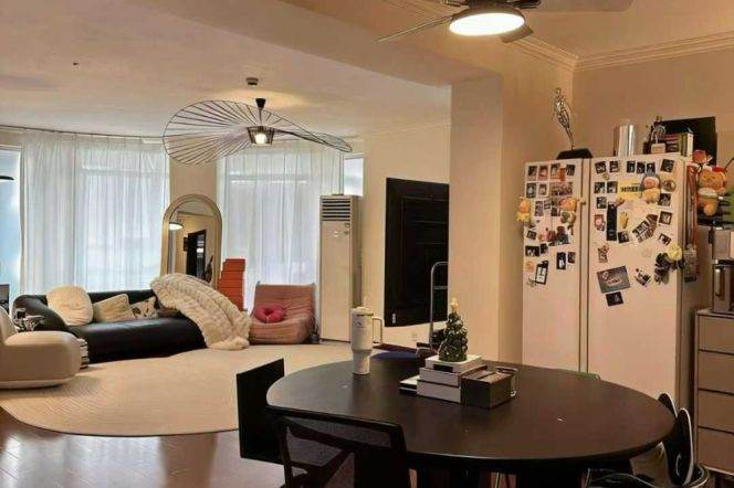 Spacious 3+1BR 2BA High-Rise 200m² nr Jing'an Temple