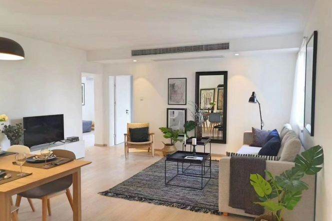 Morden 2brs with  balcony and floor heating belong to central Xintiandi