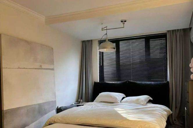 Spacious 3+1BR 2BA High-Rise 200m² nr Jing'an Temple