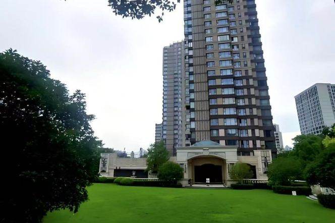 Morden 3brs with floor heatingb balcony in Jing an temple area 