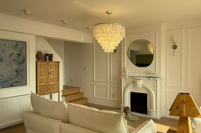 Large floor-to-ceiling windows, Suzhou River view, French style, abundant sunlight，L11-13