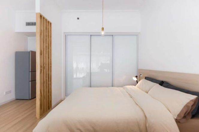 High-floor fully furnished 1Br w. Wall heating&C/A