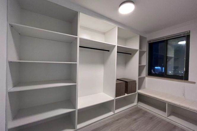 L 9-12 Jiashan Rd subway station ,featuring double balconies and underfloor heating