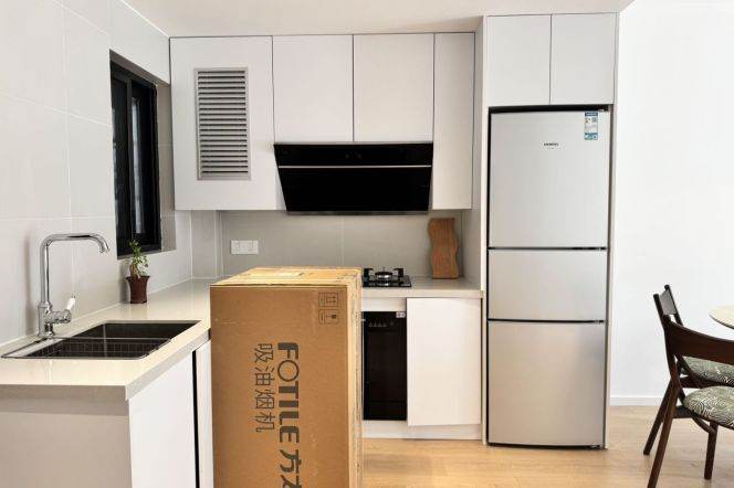 Modern 1BR Apt / Zhong Shan Park /Sapcious 1Br +floor heating + elevator 10.5K