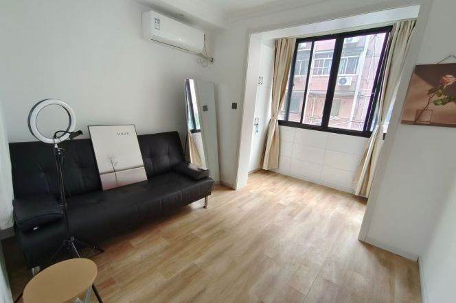 Spacious 1Br/2Lrs/1Bt apt nr Jiangsu rd,M2/11