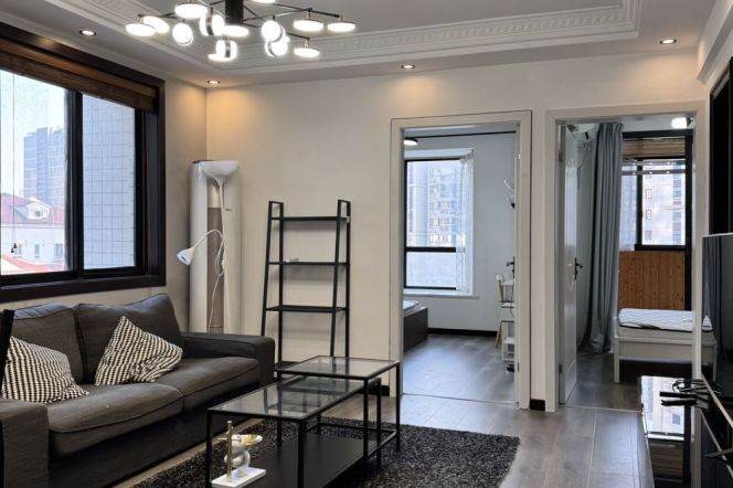 Good compound 2Br Apt +balcony + heating /Chang Ping metro L7 / 11K