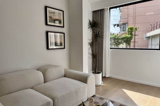Modern 1BR Apt / Zhong Shan Park /Sapcious 1Br +floor heating + elevator 10.5K